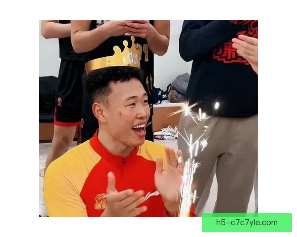 贺希宁首发全明星行动回馈球迷